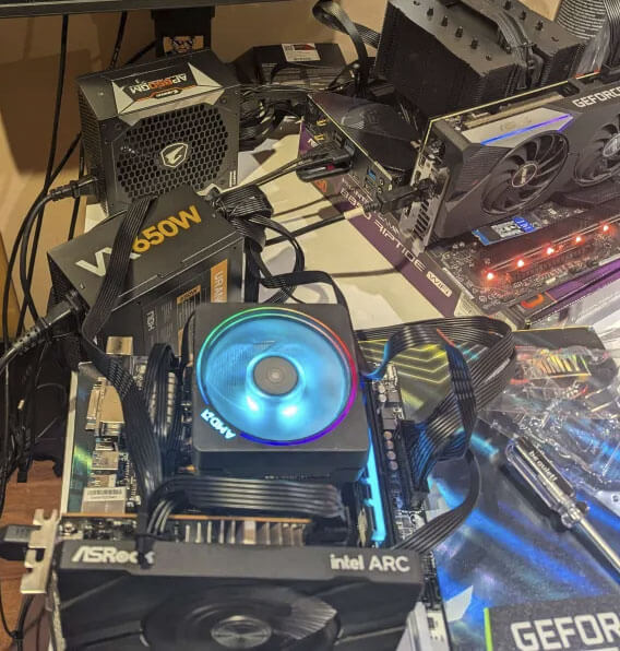 Testiranje napajalnikov za računalnik z različnimi specifikacijami