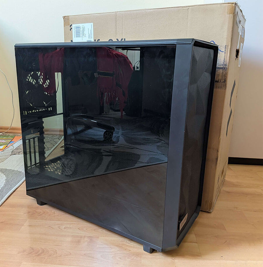 Računalniško ohišje Fractal Meshify 2 XL + 7 RGB Ventilatorjev [RABLJENO]