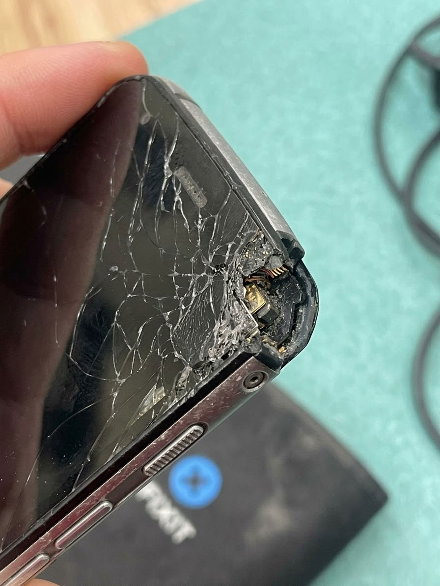 Razbito steklo na telefonu - Prej